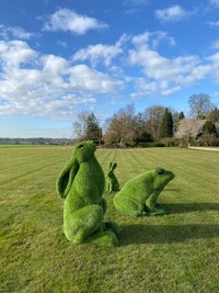 Фигура из искусственной травы -Топиари Кролик