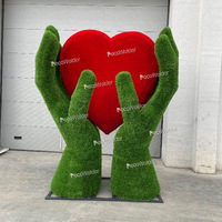 " Руки с сердцем " - топианая композиция