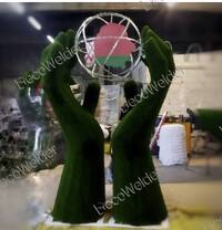   Руки со световым шаром и Беларусью - композиция из искусственной травы